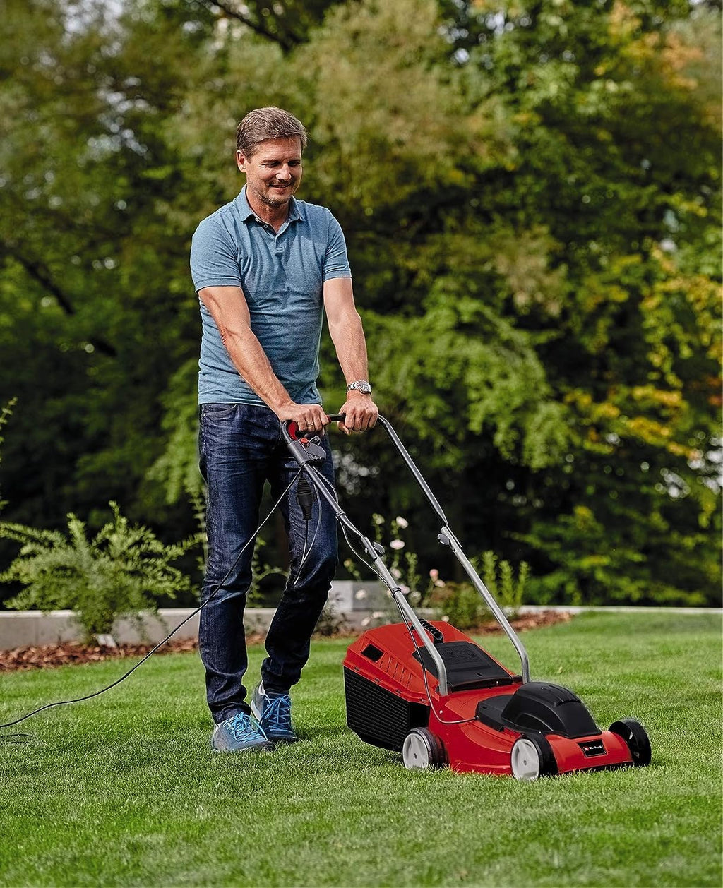Einhell Elektro-Rasenmäher GC-EM 1032 (1.000 W, empfohlen für Rasenflächen bis 300 m², 3-stufige Einzelrad-Schnitthöhenverstellung, klappbarer Führungsholm, 30 l-Grasfangbox)